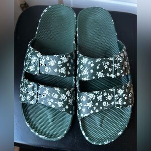Freedom Moses Two Strap Floral Slides